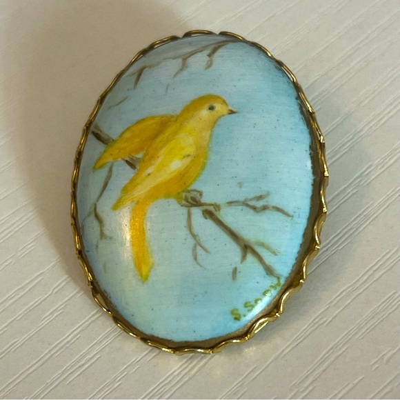 Beautiful Hand Painted Bird Porcelain Brooch Vintage - Picture 2 of 5